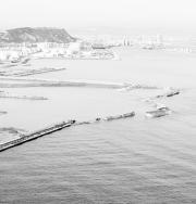 Despla&ccedil;ament de 600 metres de blocs de formig&oacute; de les obres d'ampliaci&oacute; del port de Barcelona (Gener 2007)